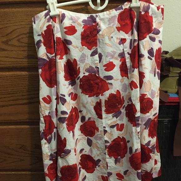 Apt. 9 Stretch Rose Floral Skirr - Picture 2 of 5